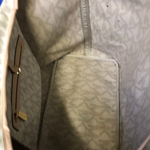 Michael Kors Signature Tote - Picture 6 of 8